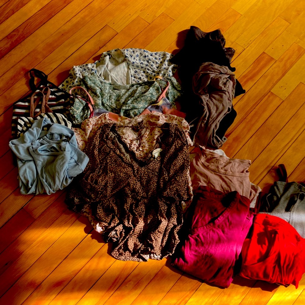 18 various brands of tops.